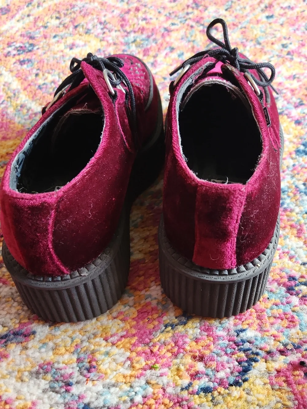 T.U.K. Men's Burgundy Velvet Moccasin Shoes Size 3